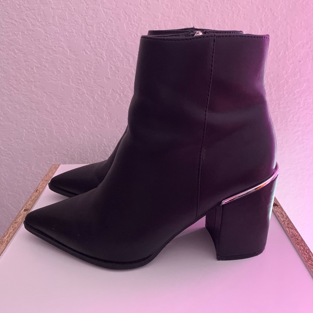 Black Pointed-toe Booties